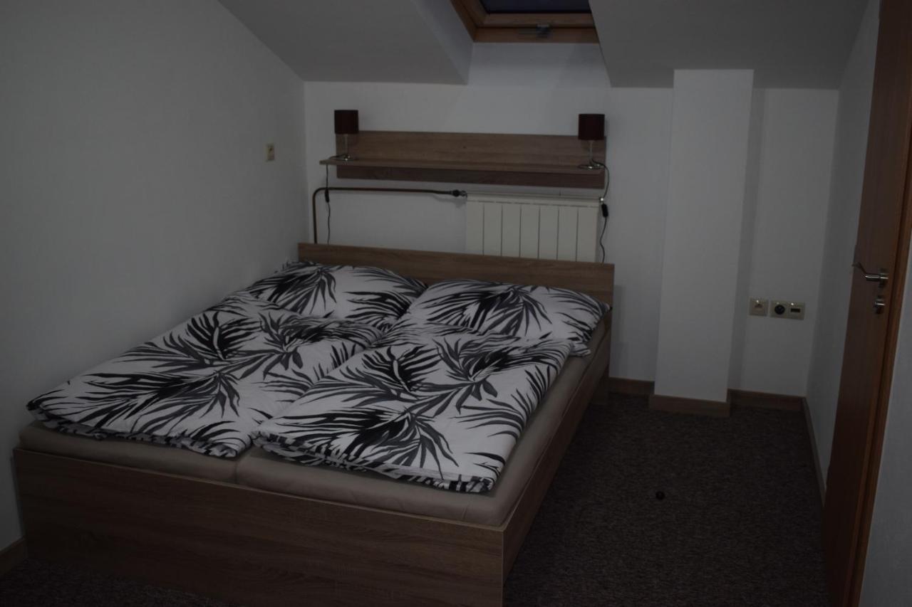 Ms-Ubytovanie Hotel Dolny Kubin Buitenkant foto