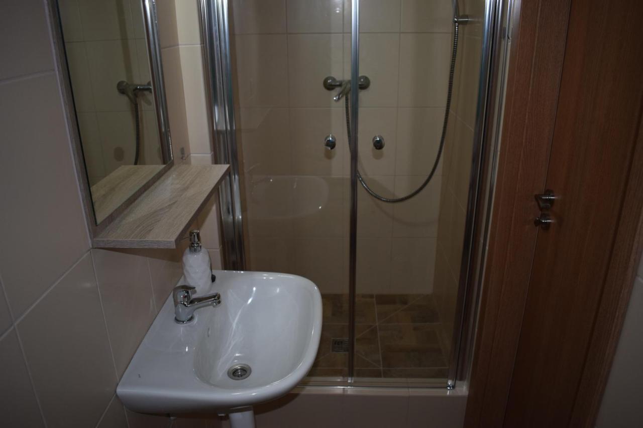 Ms-Ubytovanie Hotel Dolny Kubin Buitenkant foto
