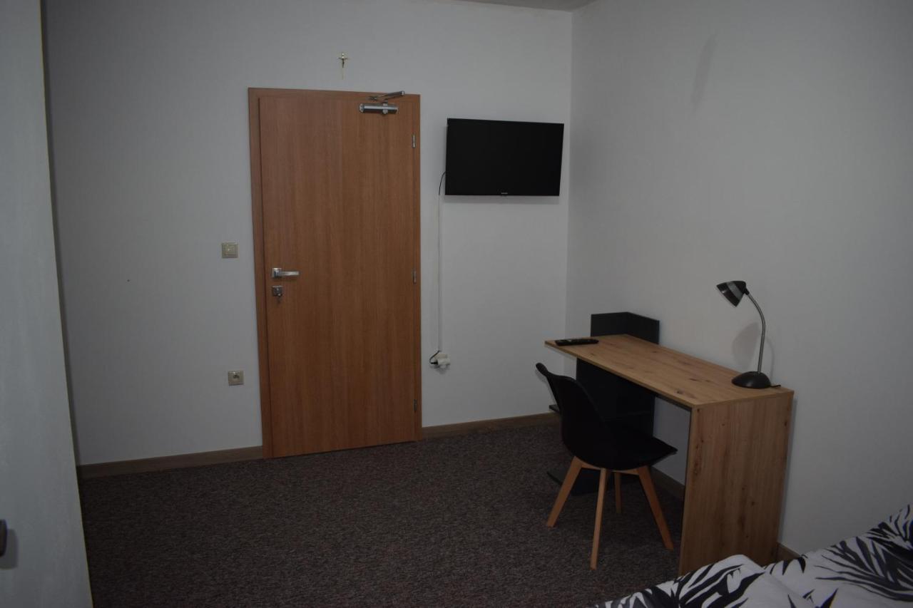 Ms-Ubytovanie Hotel Dolny Kubin Buitenkant foto